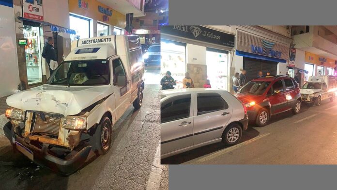 Itabirito: condutor de 17 anos provoca engavetamento entre 3 veículos da Fiat após momento de desatenção Itabirito: condutor de 17 anos provoca engavetamento entre 3 veículos da Fiat após momento de desatenção