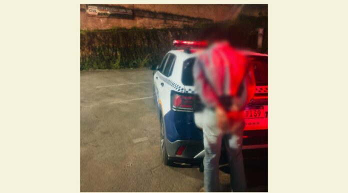Itabirito: homem tenta furtar picape de comerciante, é contido por populares e vai parar na delegacia Itabirito: homem tenta furtar picape de comerciante, é contido por populares e vai parar na delegacia