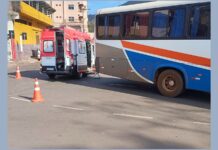 Idoso fica intubado na UPA após colisão com ônibus na rotatória da Ponte da Açucena, em Itabirito Idoso fica intubado na UPA após colisão com ônibus na rotatória da Ponte da Açucena, em Itabirito