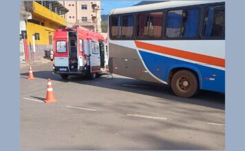 Idoso fica intubado na UPA após colisão com ônibus na rotatória da Ponte da Açucena, em Itabirito Idoso fica intubado na UPA após colisão com ônibus na rotatória da Ponte da Açucena, em Itabirito