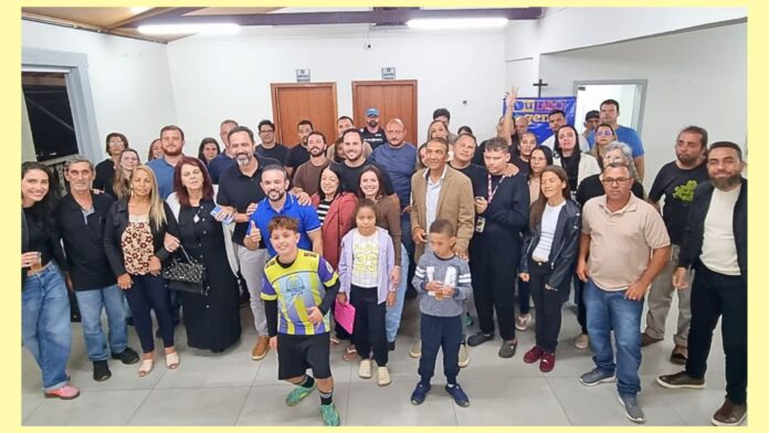 Duarte Júnior, ex-prefeito de Mariana e pré-candidato a deputado federal, se reúne com moradores de Itabirito Duarte Júnior, ex-prefeito de Mariana e pré-candidato a deputado federal, se reúne com moradores de Itabirito