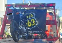 Decide andar de moto com placa levantada e veículo vai parar no pátio do Detran de Itabirito Decide andar de moto com placa levantada e veículo vai parar no pátio do Detran de Itabirito