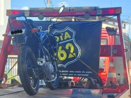 Decide andar de moto com placa levantada e veículo vai parar no pátio do Detran de Itabirito Decide andar de moto com placa levantada e veículo vai parar no pátio do Detran de Itabirito