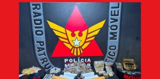 700 comprimidos de ecstasy, 185 porções de ice e arma com mira a laser apreendidos em Ouro Preto 700 comprimidos de ecstasy, 185 porções de ice e arma com mira a laser apreendidos em Ouro Preto