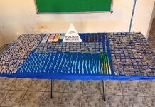 Tráfico e aliciamento de menores: PM apreende 914 porções de crack e cocaína em distrito de Ouro Preto Tráfico e possível aliciamento de menores: PM apreende 914 porções de crack e cocaína em distrito de Ouro Preto