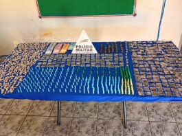Tráfico e aliciamento de menores: PM apreende 914 porções de crack e cocaína em distrito de Ouro Preto Tráfico e possível aliciamento de menores: PM apreende 914 porções de crack e cocaína em distrito de Ouro Preto