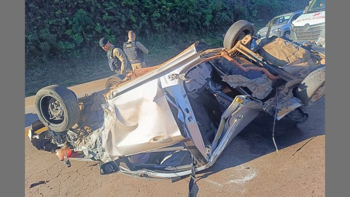 BR-356: acidente entre 2 carros e 1 carreta mata 1 pessoa na Serra da Santa, em Itabirito BR-356: acidente entre 2 carros e 1 carreta mata 1 pessoa na Serra da Santa, em Itabirito