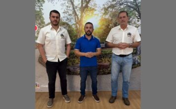 Itabirito anuncia recursos para construção de Unidade Básica de Saúde no bairro Água Limpa Raphael Rondow, Márcio Juninho e Élio da Mata anunciam para construção de UBS no bairro Água Limpa. Foto - reprodução.