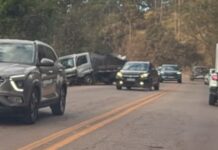 BR-356: caminhão bate em barranco próximo à Lagoa das Codornas, em Nova Lima BR-356: caminhão bate em barranco próximo à Lagoa das Codornas, em Nova Lima