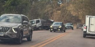 BR-356: caminhão bate em barranco próximo à Lagoa das Codornas, em Nova Lima BR-356: caminhão bate em barranco próximo à Lagoa das Codornas, em Nova Lima