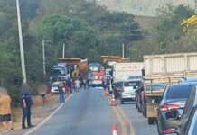 Mariana: acidente entre carreta e moto deixa uma pessoa morta na MG-262 Mariana: acidente entre carreta e moto deixa uma pessoa morta na MG-262