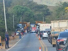 Mariana: acidente entre carreta e moto deixa uma pessoa morta na MG-262 Mariana: acidente entre carreta e moto deixa uma pessoa morta na MG-262