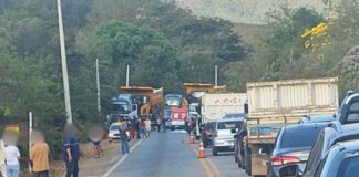 Mariana: acidente entre carreta e moto deixa uma pessoa morta na MG-262 Mariana: acidente entre carreta e moto deixa uma pessoa morta na MG-262