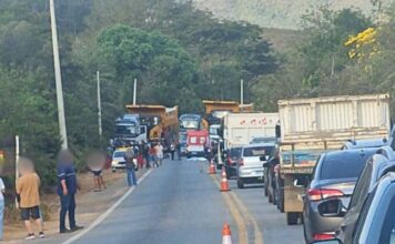 Mariana: acidente entre carreta e moto deixa uma pessoa morta na MG-262 Mariana: acidente entre carreta e moto deixa uma pessoa morta na MG-262