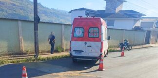 Jovem fica ferido após acidente envolvendo moto e carro no Álvaro Maia, em Itabirito Jovem fica ferido após acidente envolvendo moto e carro no Álvaro Maia, em Itabirito