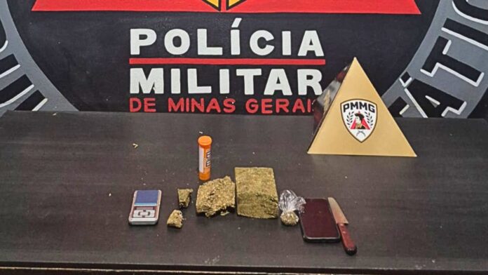 Homem é preso por tráfico de drogas no Cartuxa, em Mariana Homem é preso por tráfico de drogas no Cartuxa, em Mariana