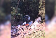 BR-356: caminhão carregado com batatas tomba após acidente na Serra da Santa, em Itabirito BR-356: caminhão carregado com batatas tomba após acidente na Serra da Santa, em Itabirito