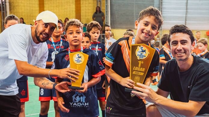 Futsal em Itabirito: Escola Flamengo vence no sub-11 e Meninos da Vila leva o sub-7 na Itacopa