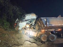 Ouro Preto: carreta tomba na MG-129 em Antônio Pereira; cabine destruída e motorista ferido Ouro Preto: carreta tomba na MG-129 em Antônio Pereira; cabine destruída e motorista ferido