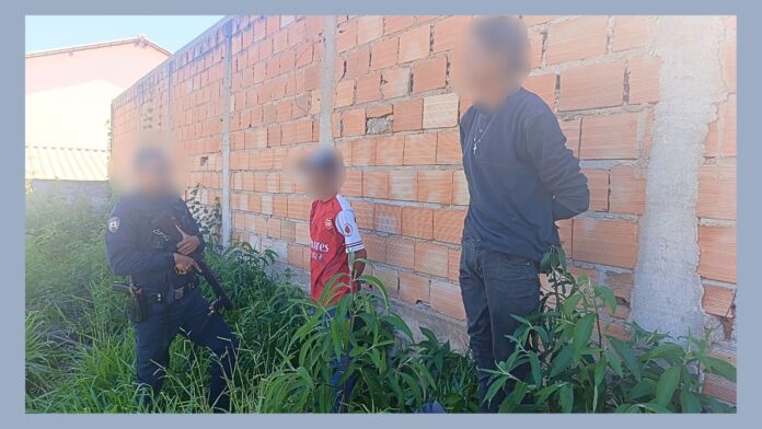Itabirito: jovem com tornozeleira eletrônica fuma crack com amigo em mato do São José e os 2 se dão mal Itabirito: jovem com tornozeleira eletrônica fuma crack com amigo em mato do São José e os 2 se dão mal