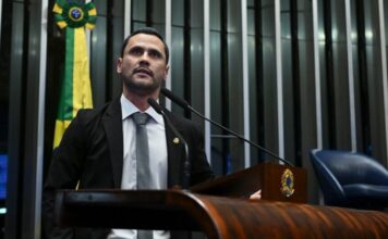 O candidato em quem o próprio partido diz não confiar