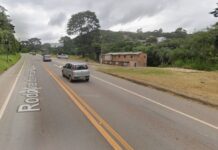 Ouro Preto: carro capota em barranco durante a madrugada na BR-356, perto de Bocaina Ouro Preto: carro capota em barranco durante a madrugada na BR-356, perto de Bocaina