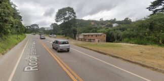 Ouro Preto: carro capota em barranco durante a madrugada na BR-356, perto de Bocaina Ouro Preto: carro capota em barranco durante a madrugada na BR-356, perto de Bocaina