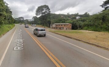 Ouro Preto: carro capota em barranco durante a madrugada na BR-356, perto de Bocaina Ouro Preto: carro capota em barranco durante a madrugada na BR-356, perto de Bocaina