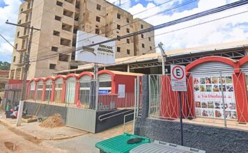 Bebendo ao volante, homem é pego pela Romu de Itabirito Bebendo ao volante, homem é pego pela Romu de Itabirito