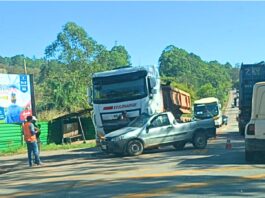 BR-356: colisão entre picape e carreta deixa passageiro ferido próximo aos Coelhos, em Ouro Preto BR-356: colisão entre picape e carreta deixa passageiro ferido próximo aos Coelhos, em Ouro Preto
