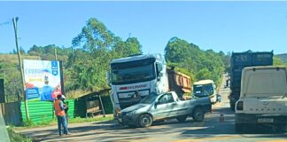 BR-356: colisão entre picape e carreta deixa passageiro ferido próximo aos Coelhos, em Ouro Preto BR-356: colisão entre picape e carreta deixa passageiro ferido próximo aos Coelhos, em Ouro Preto