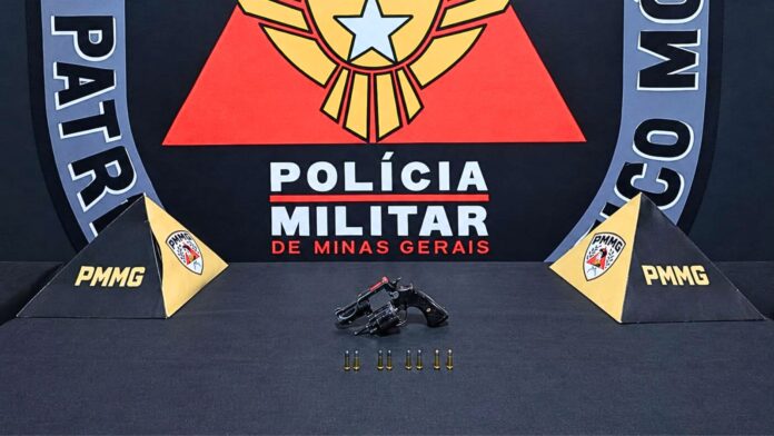 Mariana: após denúncia, PM apreende revólver e munições em casa no Santo Antônio; 1 preso Mariana: após denúncia, PM apreende revólver e munições em casa no Santo Antônio; 1 preso