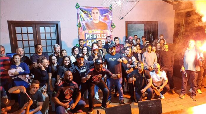 Indireta a candidatos de Itabirito: Cabo Meireles diz que só querem ‘cacifar’ o nome; ‘Voto jogado fora’ Indireta a candidatos de Itabirito: Cabo Meireles diz que só querem 'cacifar' o nome; 'Voto jogado fora'