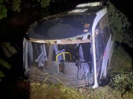 Itabirito: ônibus despenca em ribanceira de cerca de 100 metros e cai em córrego no São Mateus Itabirito: ônibus despenca em ribanceira de cerca de 100 metros e cai em córrego no São Mateus