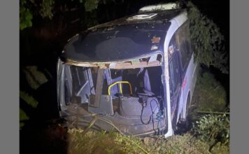 Itabirito: ônibus despenca em ribanceira de cerca de 100 metros e cai em córrego no São Mateus Itabirito: ônibus despenca em ribanceira de cerca de 100 metros e cai em córrego no São Mateus