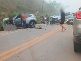 BR-356, Itabirito: choque entre Hilux e Tracker deixa 4 feridos perto do Paraki; helicóptero acionado BR-356, Itabirito: choque entre Hilux e Tracker deixa 4 feridos perto do Paraki; helicóptero acionado