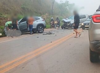 BR-356, Itabirito: choque entre Hilux e Tracker deixa 4 feridos perto do Paraki; helicóptero acionado BR-356, Itabirito: choque entre Hilux e Tracker deixa 4 feridos perto do Paraki; helicóptero acionado