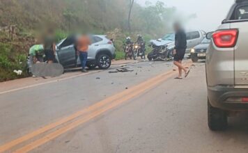 BR-356, Itabirito: choque entre Hilux e Tracker deixa 4 feridos perto do Paraki; helicóptero acionado BR-356, Itabirito: choque entre Hilux e Tracker deixa 4 feridos perto do Paraki; helicóptero acionado