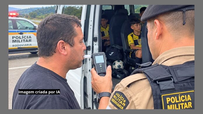 BR-356, Itabirito: condutor de van com crianças de time de futebol, vindo de Mariana, é pego no bafômetro BR-356, Itabirito: condutor de van com crianças de time de futebol, vindo de Mariana, é pego no bafômetro
