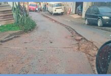 Itabirito: grande dreno se forma em meio ao asfalto de rua do Country e gera reclamações Itabirito: grande dreno se forma em meio ao asfalto de rua do Country e gera reclamações