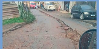 Itabirito: grande dreno se forma em meio ao asfalto de rua do Country e gera reclamações Itabirito: grande dreno se forma em meio ao asfalto de rua do Country e gera reclamações