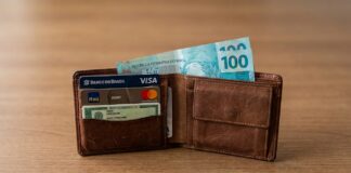 Itabirito: ao receber de volta a carteira perdida, homem ‘encontra’ notas falsas de R$ 100 Itabirito: ao receber de volta a carteira perdida, homem 'encontra' notas falsas de R$ 100