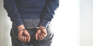 BH: professor é preso por oferecer vantagens escolares em troca de fotos íntimas a adolescentes BH: professor é preso por oferecer vantagens escolares em troca de fotos íntimas a adolescentes