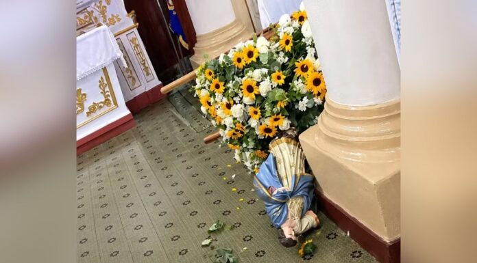 Jovem é preso após chutar imagem de Nossa Senhora do Rosário em igreja de MG Jovem é preso após chutar imagem de Nossa Senhora do Rosário em igreja de MG