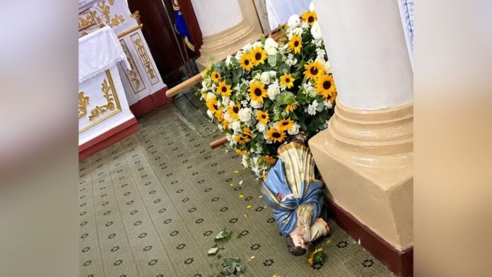 Jovem é preso após chutar imagem de Nossa Senhora do Rosário em igreja de MG