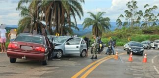 BR-356, Itabirito: batida entre 3 carros dificulta trânsito na Serra da Santa; VEJA VÍDEO BR-356, Itabirito: batida entre 3 carros dificulta trânsito na Serra da Santa; VEJA VÍDEO