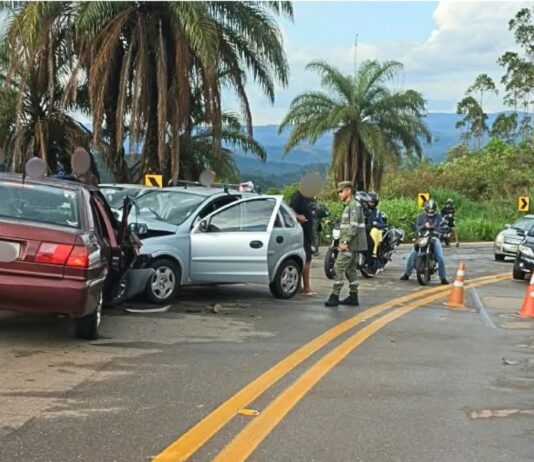BR-356, Itabirito: batida entre 3 carros dificulta trânsito na Serra da Santa; VEJA VÍDEO BR-356, Itabirito: batida entre 3 carros dificulta trânsito na Serra da Santa; VEJA VÍDEO