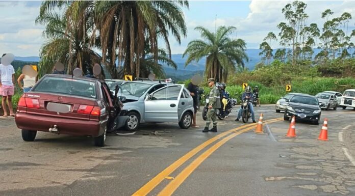 BR-356, Itabirito: batida entre 3 carros dificulta trânsito na Serra da Santa; VEJA VÍDEO BR-356, Itabirito: batida entre 3 carros dificulta trânsito na Serra da Santa; VEJA VÍDEO