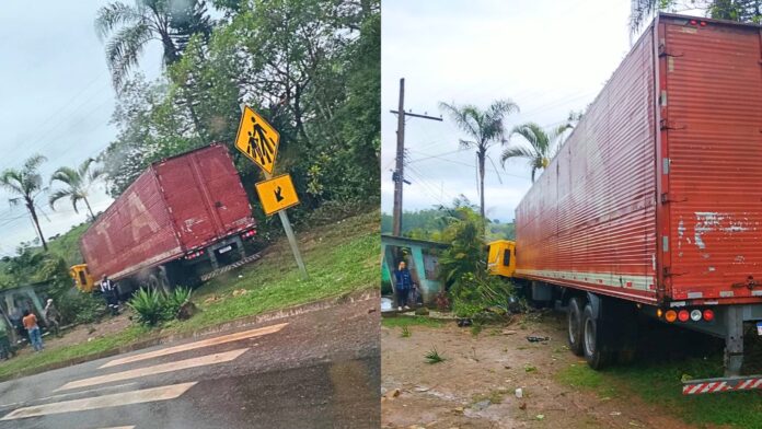 BR-356, Ouro Preto: carreta perde o controle ao passar por quebra-molas nos Coelhos BR-356, Ouro Preto: carreta perde o controle ao passar por quebra-molas nos Coelhos