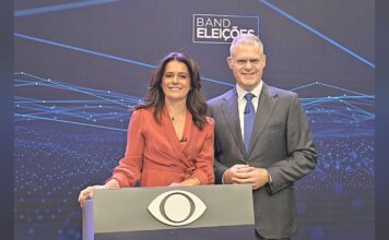 Adriana Araújo, que mediou o 1º debate entre Flávio e Lula, é prata da casa em Itabirito Adriana Araújo, que mediou o 1º debate entre Flávio e Lula, é prata da casa em Itabirito